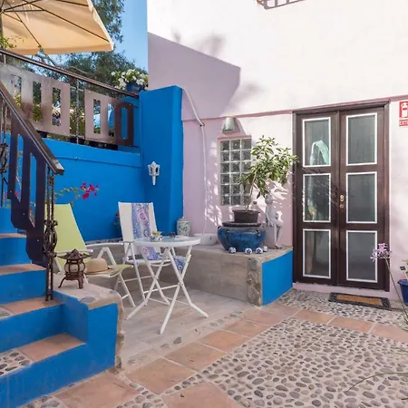 Casa El Siroco Bed and breakfast 3*