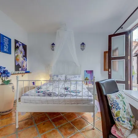 Casa El Siroco Bed and breakfast 3*